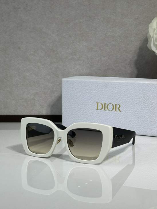 Picture of Dior Sunglasses _SKUfw77097932fw